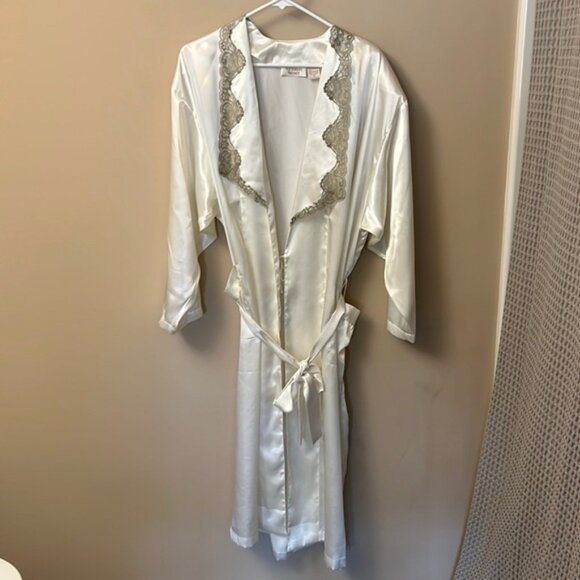 Victoria’s Secret vintage white full length satin robe M bridal lounge lace - Picture 1 of 9